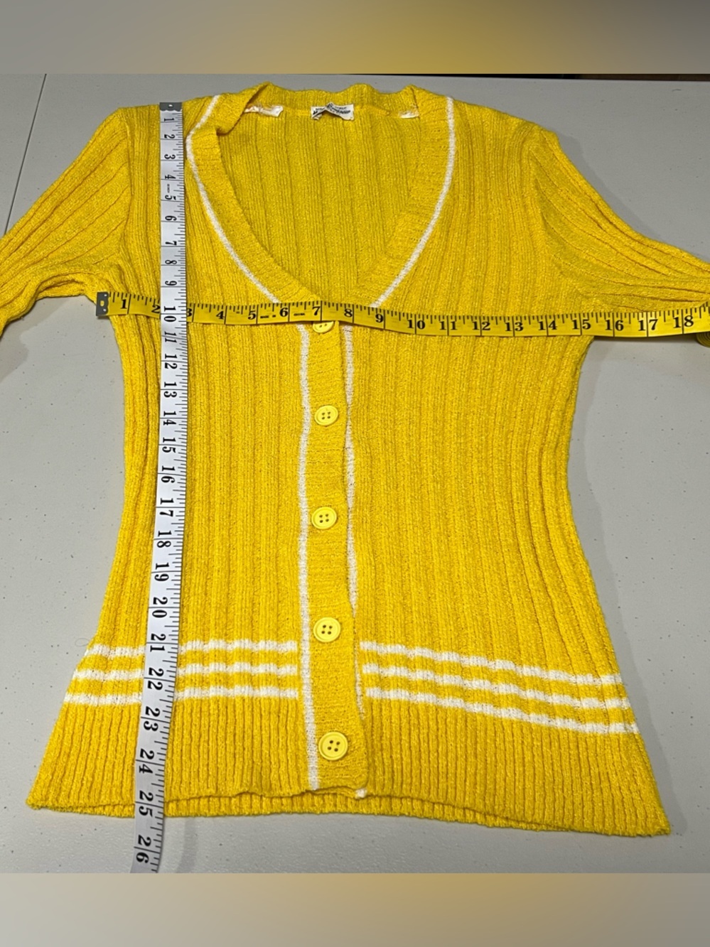 HOLT RENFREW Vintage Textured Ribbed Knit Cardigan - Picture 8 of 10